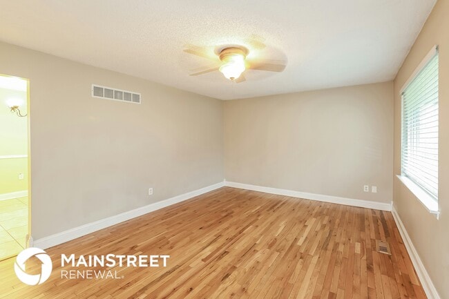 Photo - 11521 N McGee St