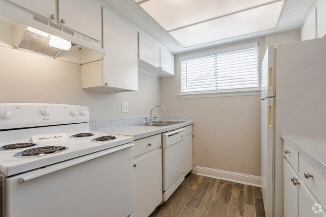 2HAB, 1,5BA - 900SF B1-1 - Cocina - Tower Village C.H.A.M.