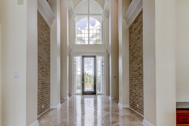 Photo - 18605 Avenue Monaco