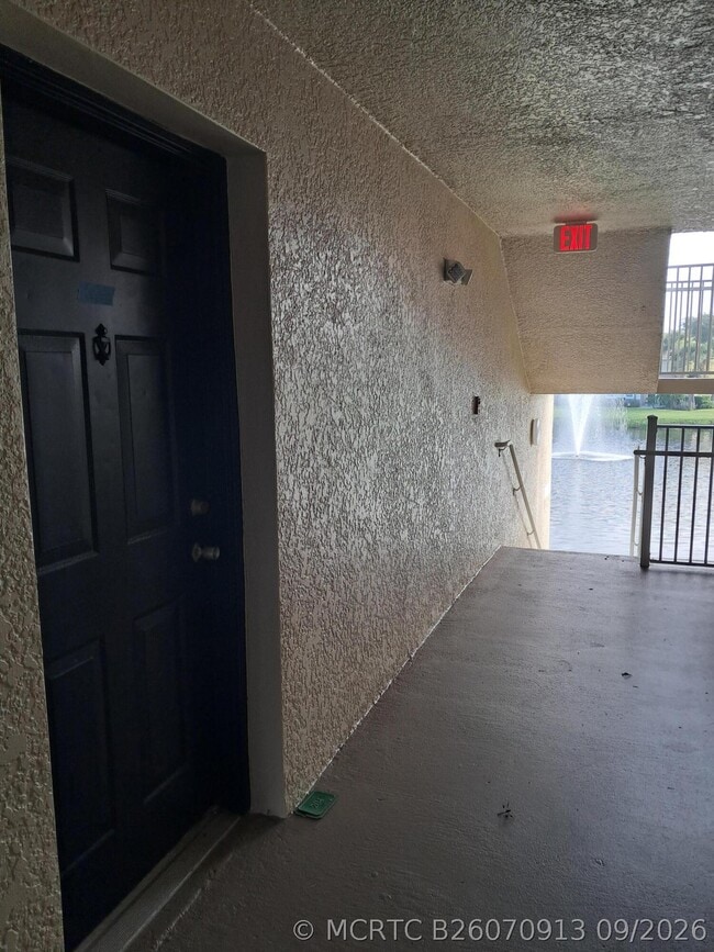 Photo - 181 SW Palm Dr Unit 204