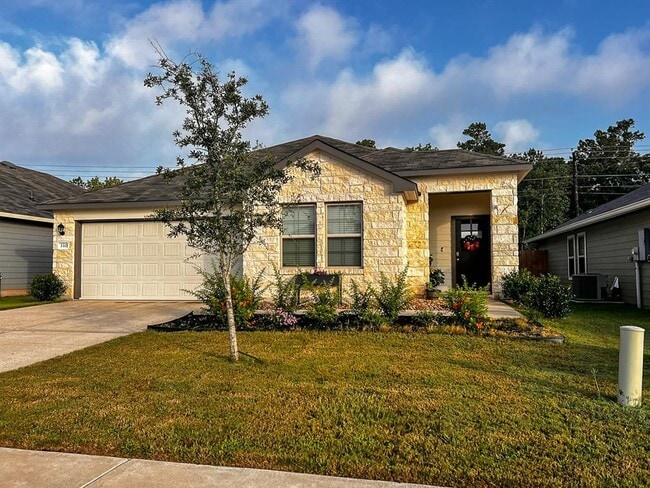 Building Photo - 310 Comal Dr Rental