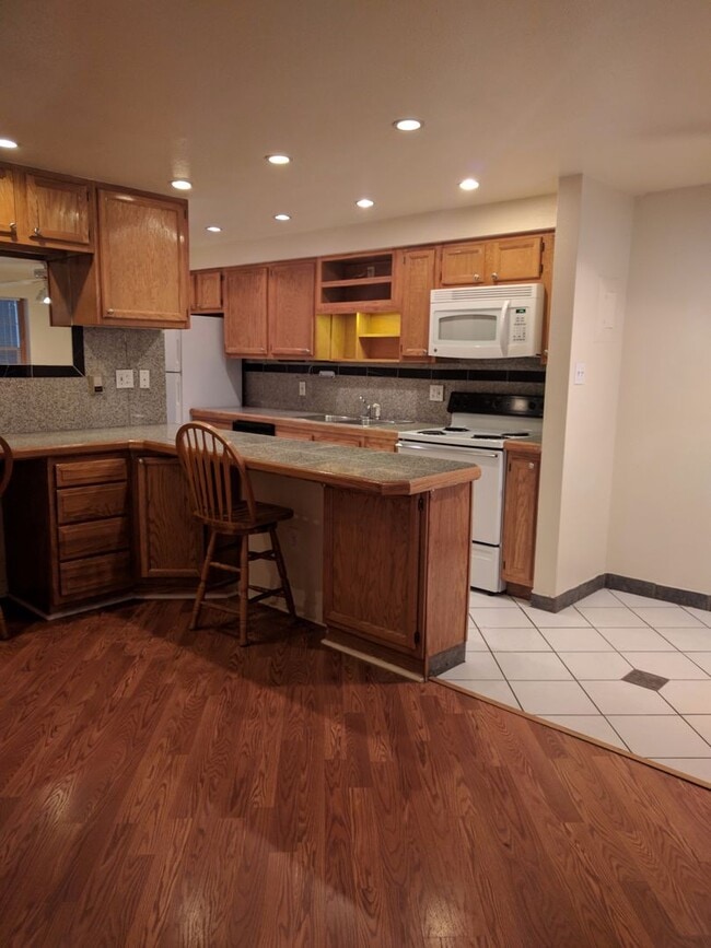 Building Photo - Pet-friendly, ground floor STUDIO in the h... Unit 640-103