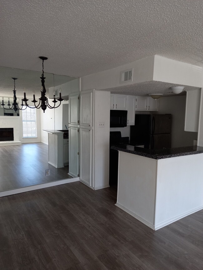 Building Photo - 9520 Royal Ln Unit C215