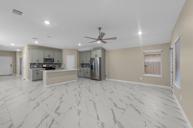 Photo - 15223 Mayflower St