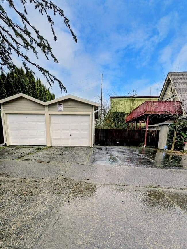 Photo - Large Home for Available for Preleasing in Historic York Neighborhood!