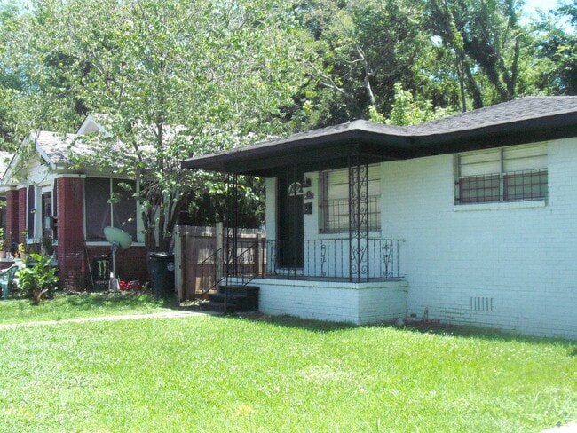 Building Photo - 1793 Steiner Ave SW Unit A