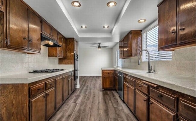 Photo - 665 W 21st St Unidad 3