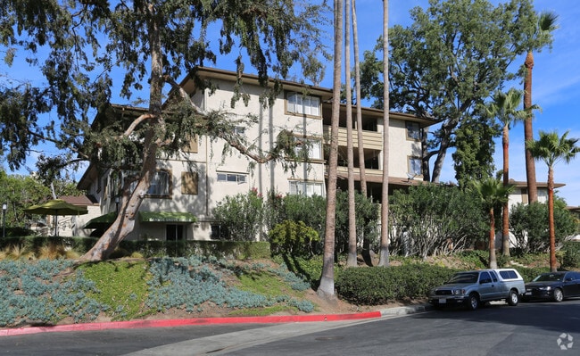 Building Photo - Orange Grove Circle Rental