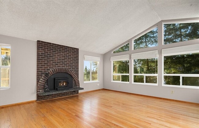 Photo - 4 Bed, 2.5 Bath Conveniently-located Single-family House Available for Rent!