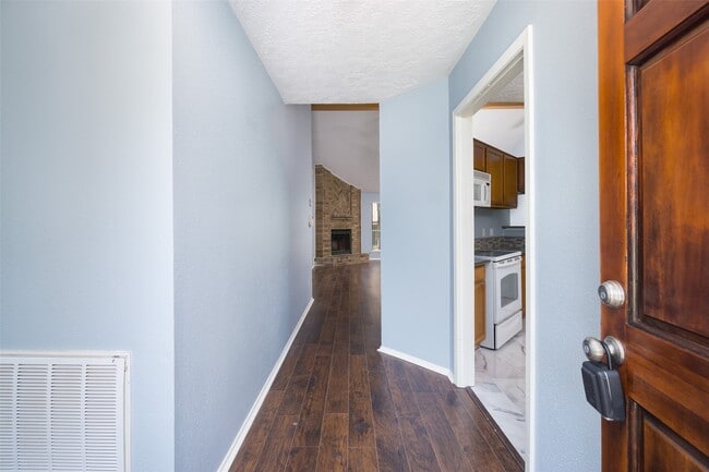 Photo - 2902 Laurelridge Dr