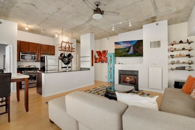 Building Photo - 1122 W Catalpa Ave Unit Apt 515