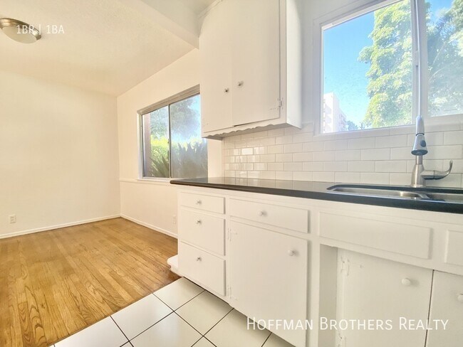 Photo - 1162 N Orange Grove Ave Unidad 3