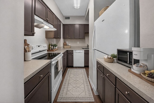 Photo - Pooks Hill Tower & Court