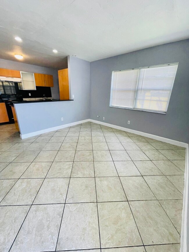 Photo - 996 NW 10th St