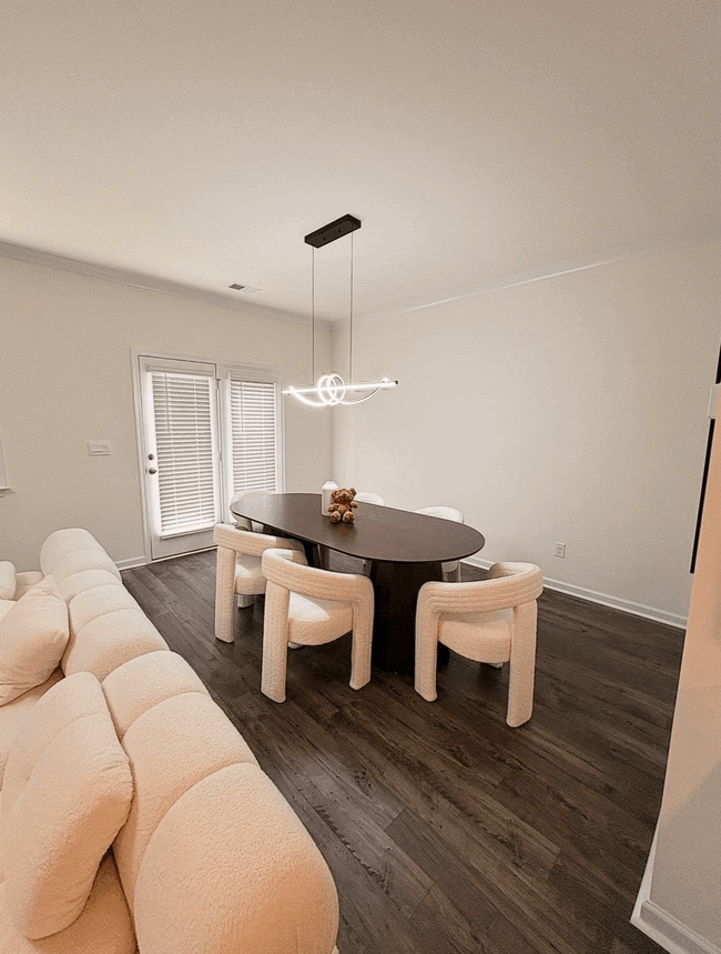 Photo - 280 Silvermoon Dr