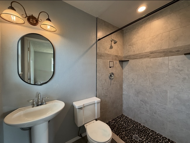 Photo - 330 Overton Dr