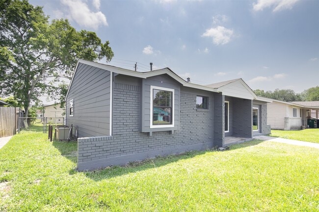 Building Photo - 3309 Proswimmer St