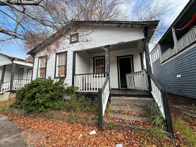 Photo - Downtown Charleston Cottage! SHORT TERM RE...