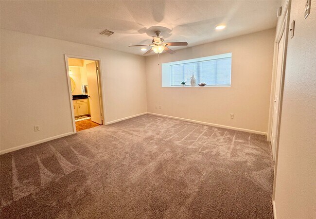 Building Photo - 20313 Sunny Shores Dr Unit B