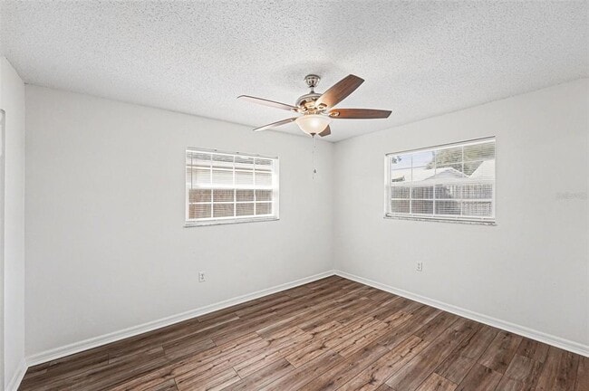 Photo - 1290 Amberlea Dr E