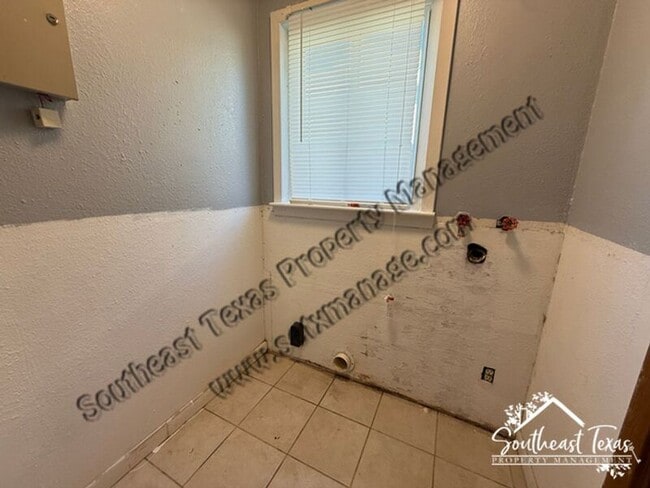 Photo - 4455 S 5th St