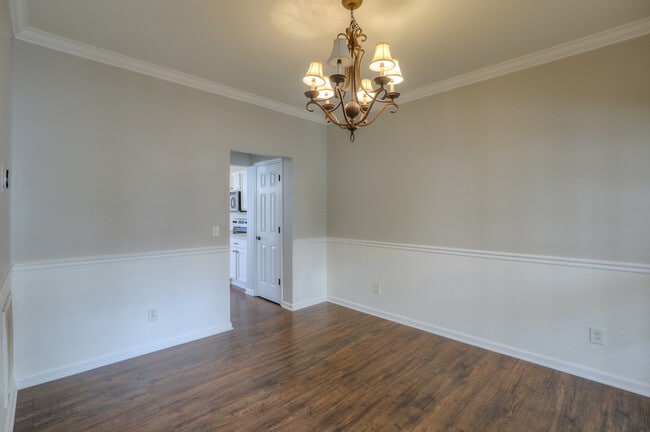 Photo - 7629 Leveson Way