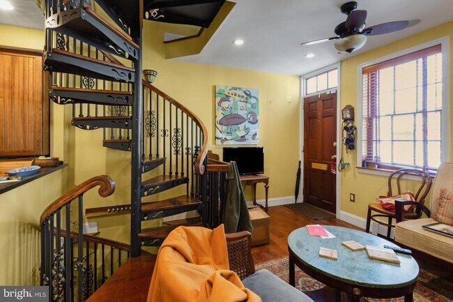 Photo - 928 Irving St