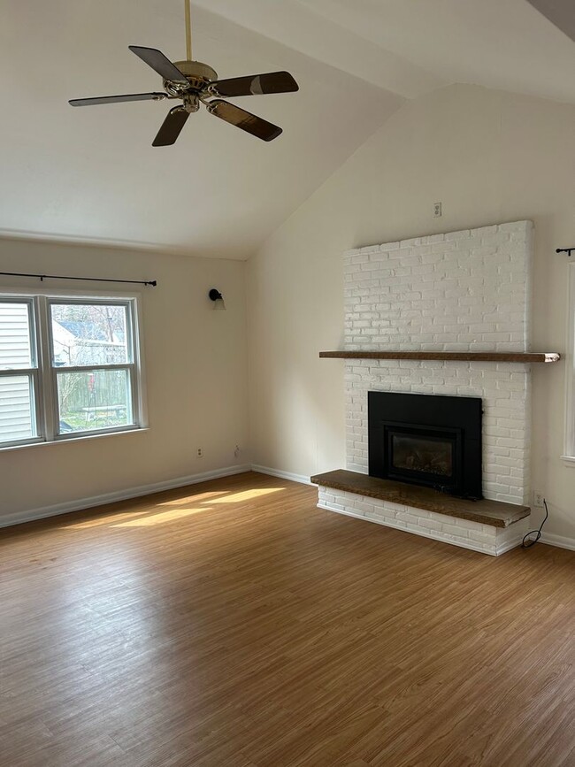 Photo - 3 Bed Home for rent!