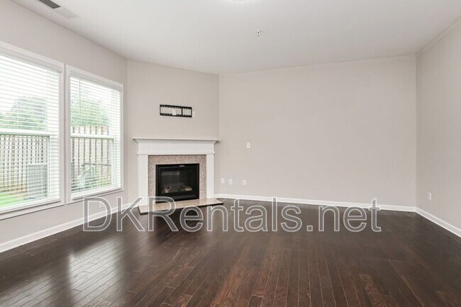 Photo - 1216 Foxcroft Ln