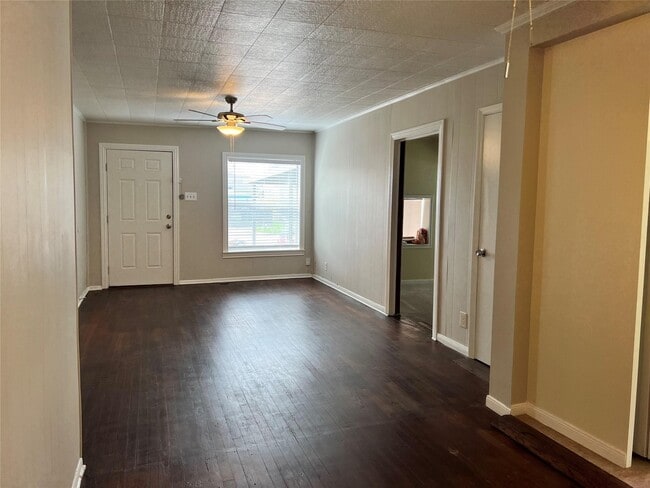 Photo - 7607 Hemlock St