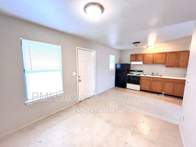 Photo - 813 E Huntsville Ave Unidad Apt 205