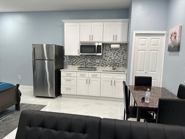 Photo - 1411 W Wood St Unit Wood