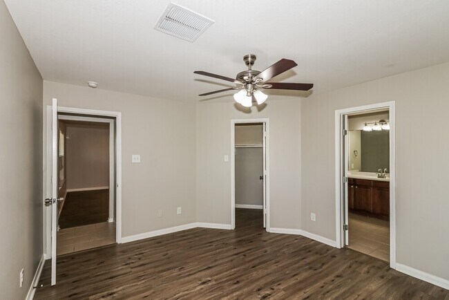 Photo - 2131 Golden Topaz Dr