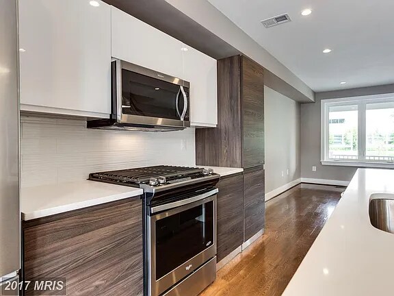 Photo - 1335 Childress St NE