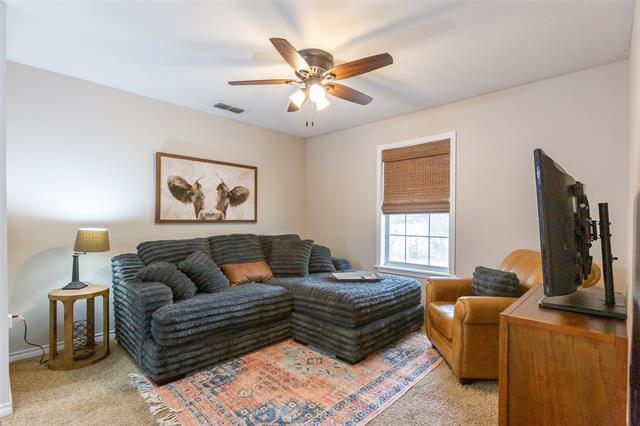 634 E North 16th St