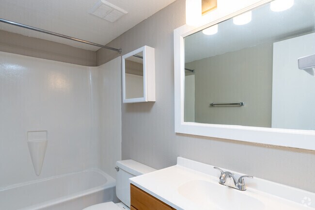 3BR, 2BA - 1,440SF - Secondary Bathroom
