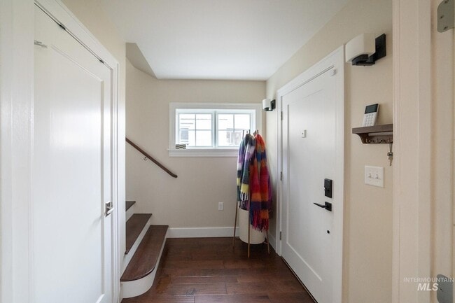 Photo - 515 W Hays St