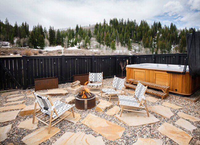 Photo - 1133 Main St