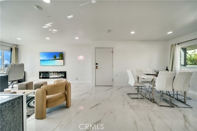 Photo - 8400 De Longpre Ave Unidad 311