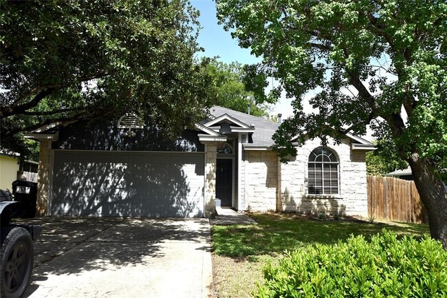 Building Photo - 240 Briarstone Dr Rental
