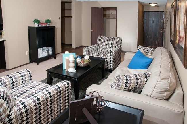 624 Huron Apartments