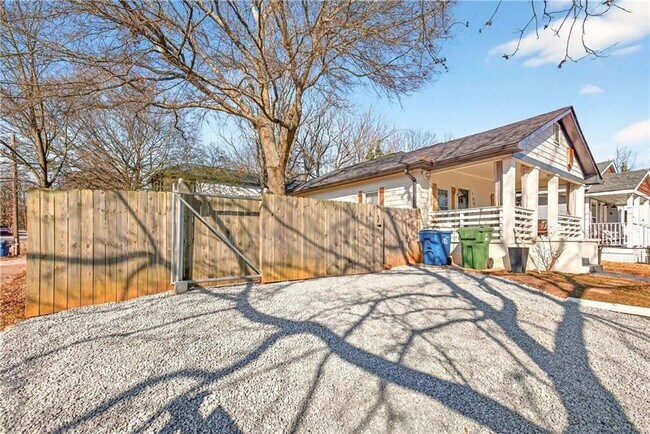 Photo - 1059 Fortress Ave SW