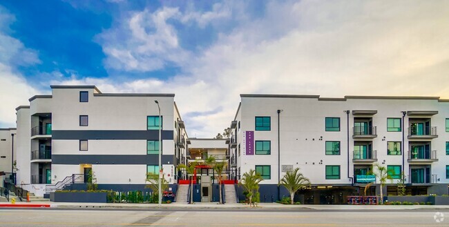 Building Photo - 8600 Glenoaks Blvd Rental