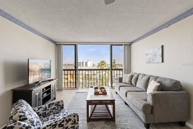 255 Dolphin Point Unit 513