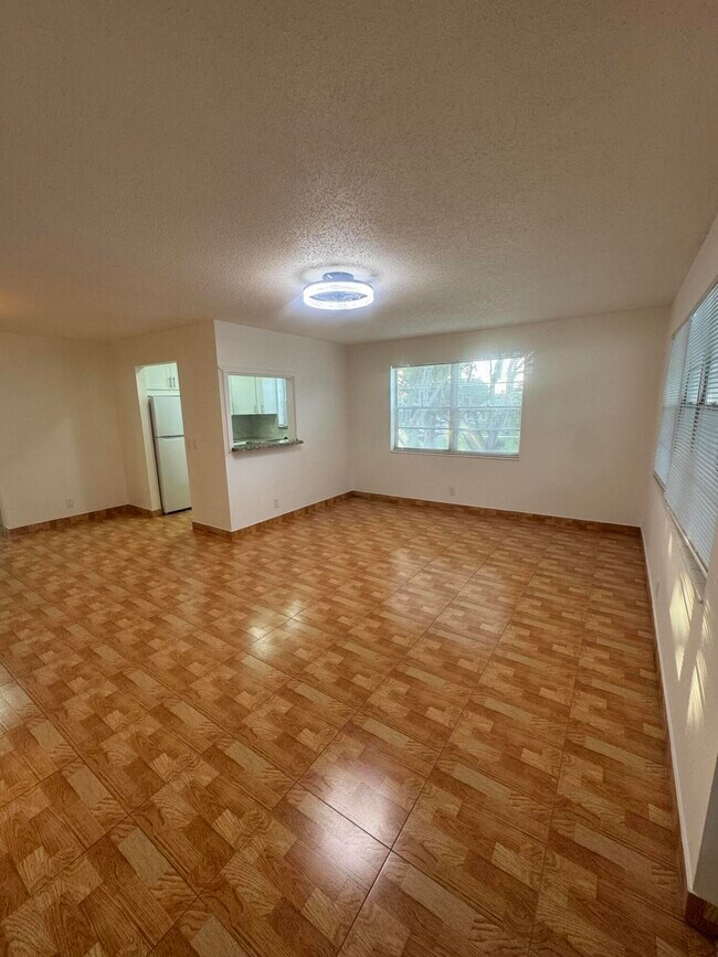 Photo - 346 Windsor O