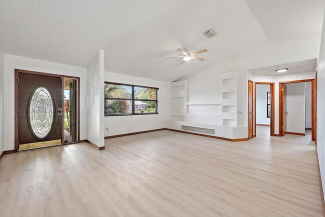 Photo - 489 SE Evergreen Terrace