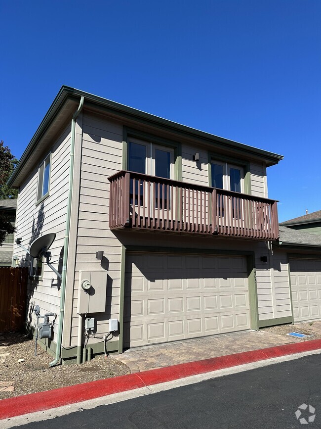 Building Photo - 1405 E MacKenzie Dr Rental