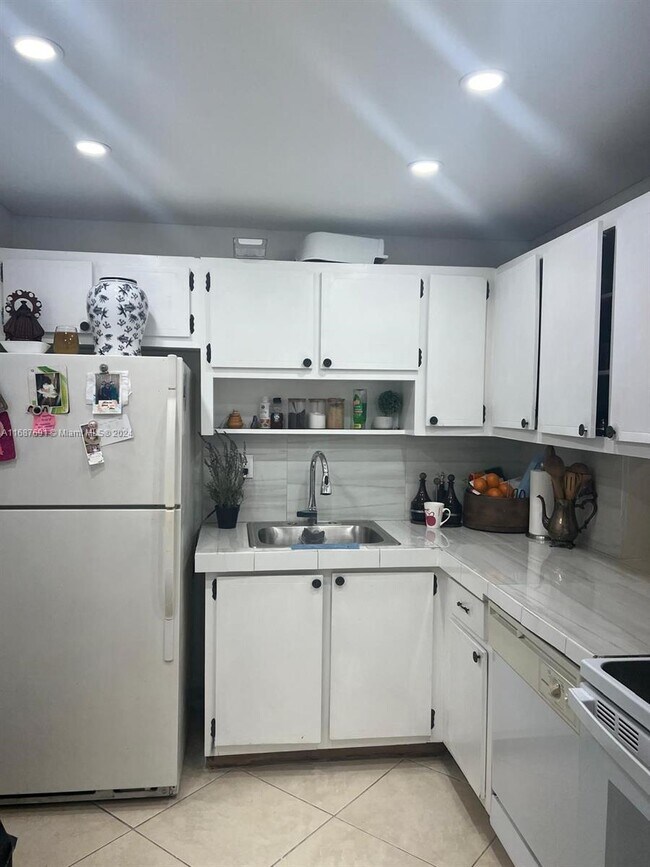 Photo - 8764 SW 12th St Unidad #105