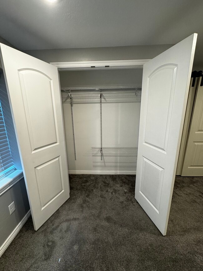 Photo - 43 E Argyle Way