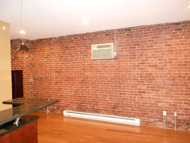 Building Photo - 98 Knight St Unit #1 Rental